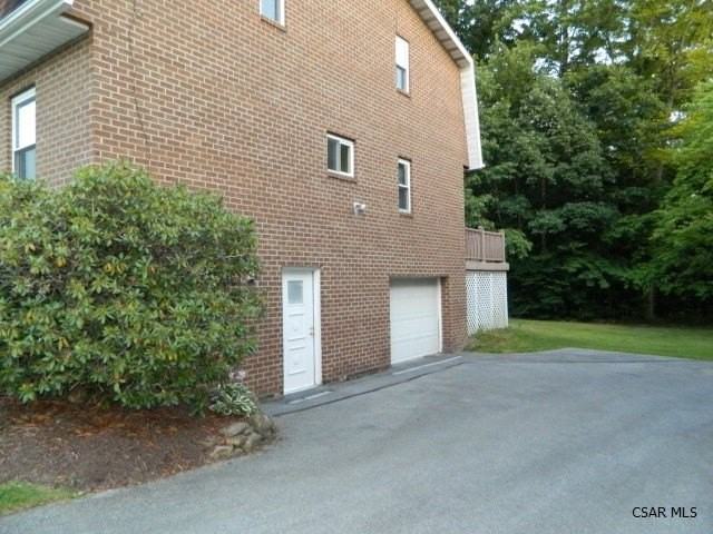 116 Berkey Dr - Photo 3 of 32