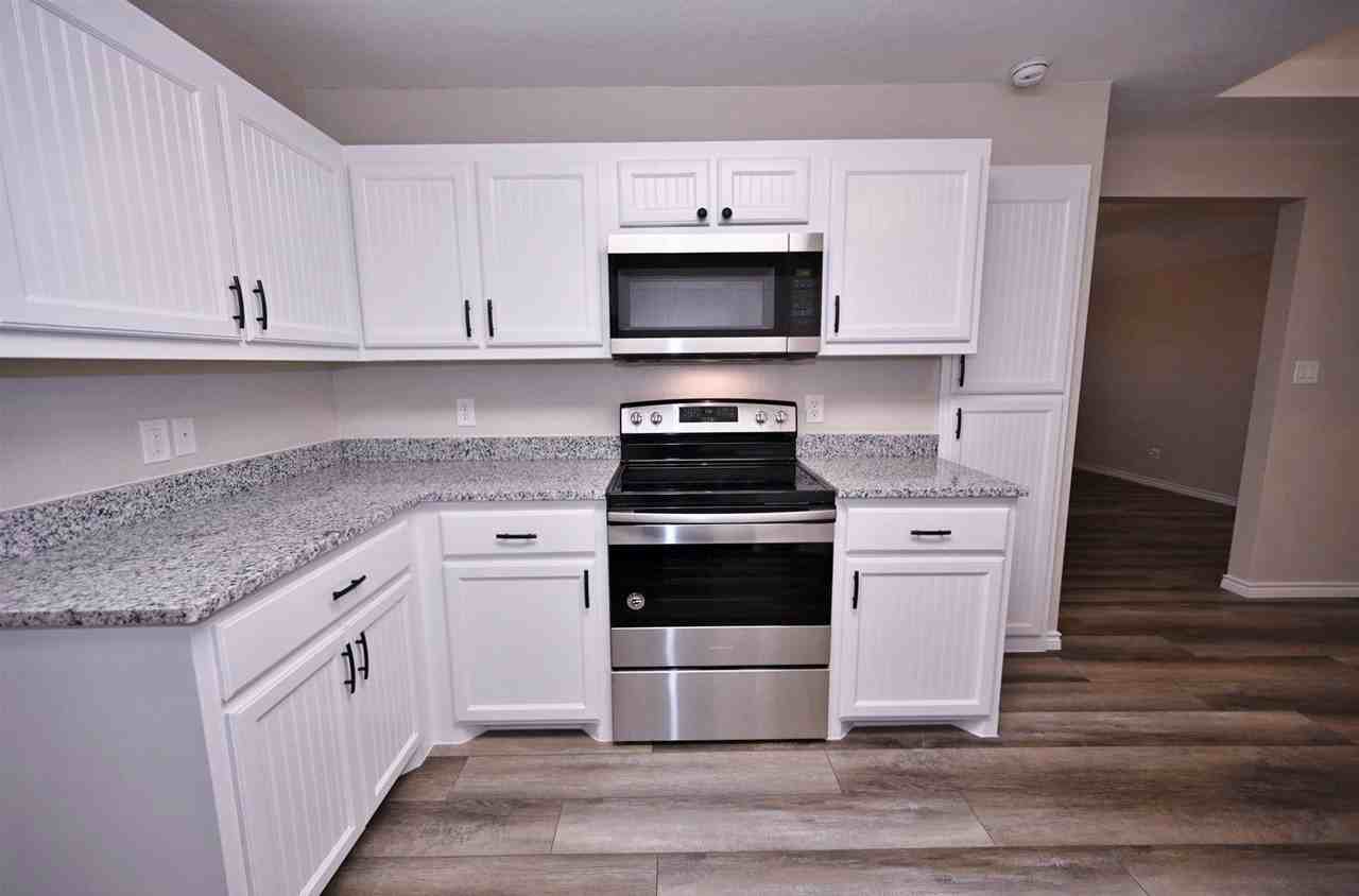 1106 Se 12th St - Photo 5 of 38