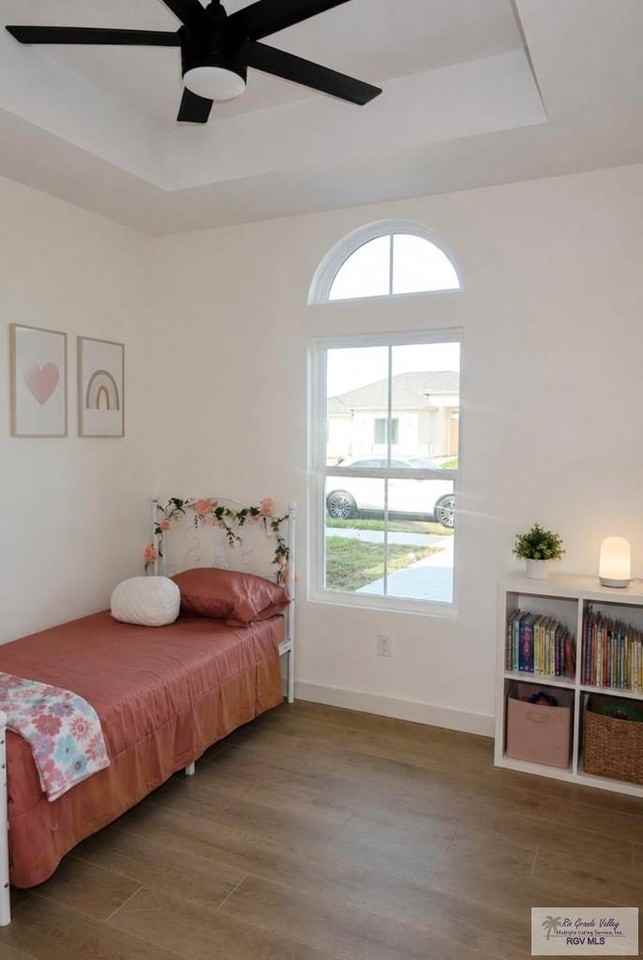 738 Foster Ln - Photo 5 of 16