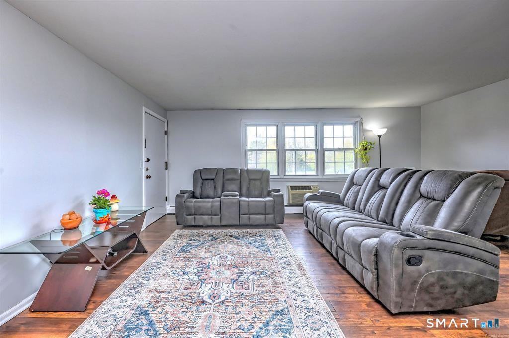 1254 Farmington Ave - Photo 5 of 19