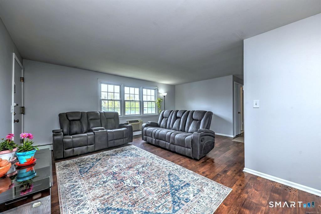1254 Farmington Ave - Photo 6 of 19