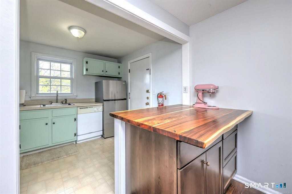 1254 Farmington Ave - Photo 7 of 19