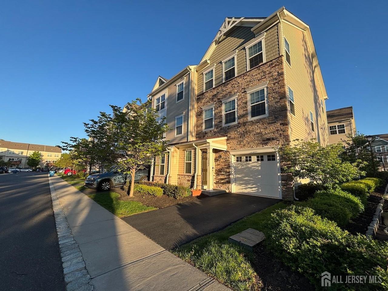 1207 Hights Farm Rd N - Photo 2 of 27