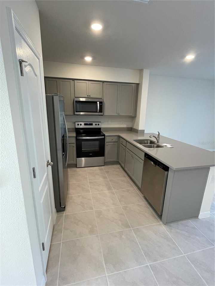 3057 Canary Ave - Photo 4 of 21