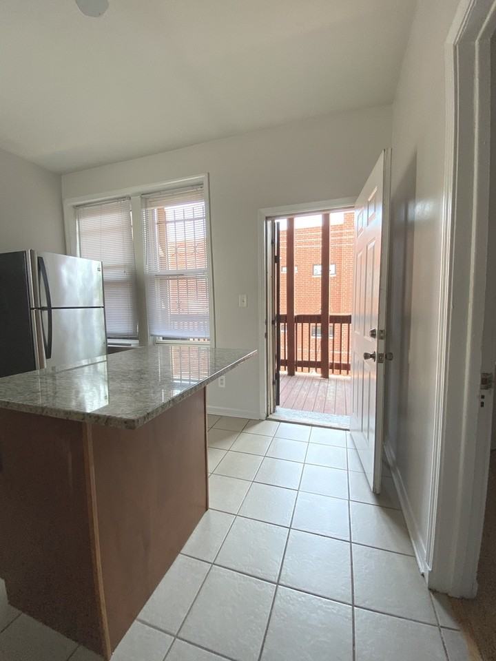 1103 N Ashland Ave ##3r - Photo 7 of 17