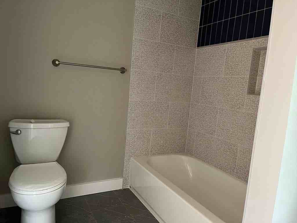 137 W 8th St - Photo 5 of 16