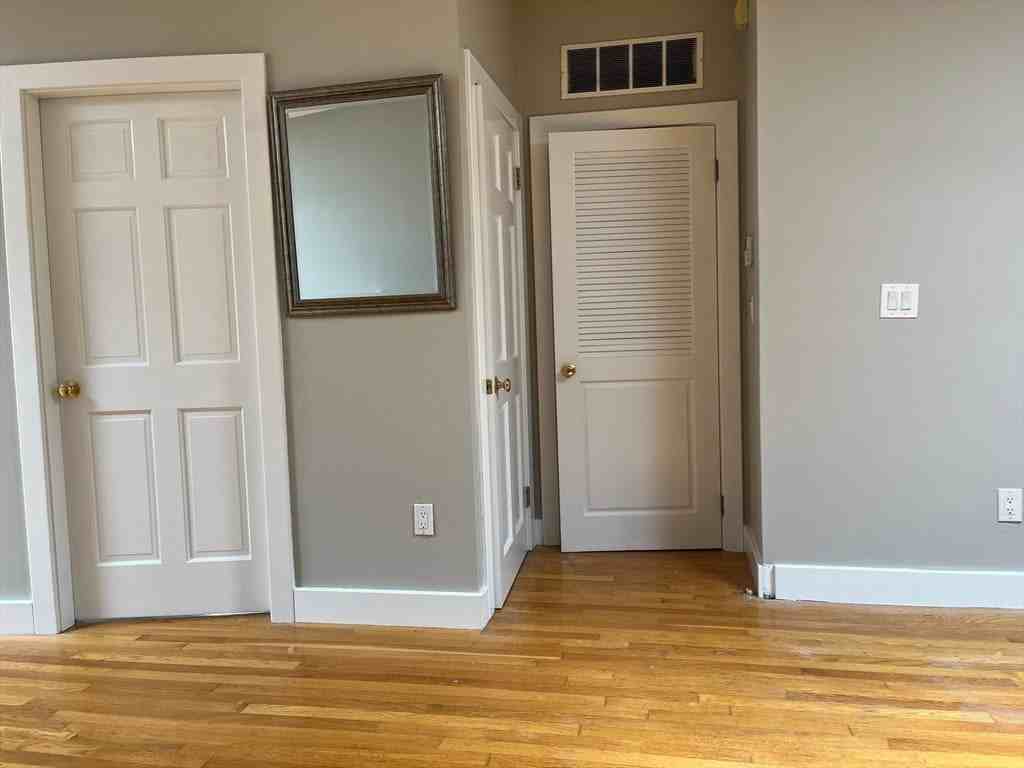 137 W 8th St - Photo 6 of 16