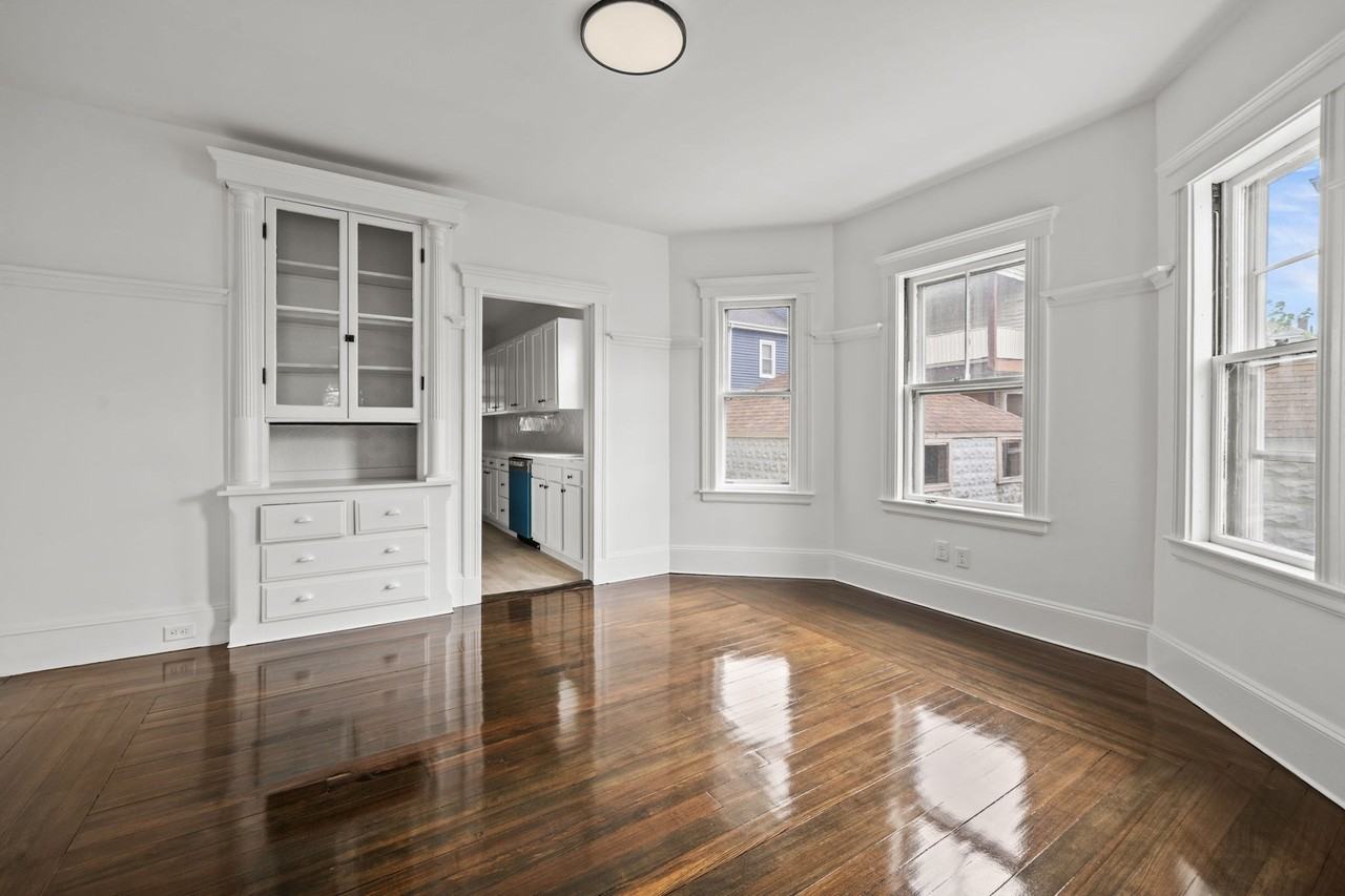 55 Surrey St Unit 1 - Photo 4 of 22