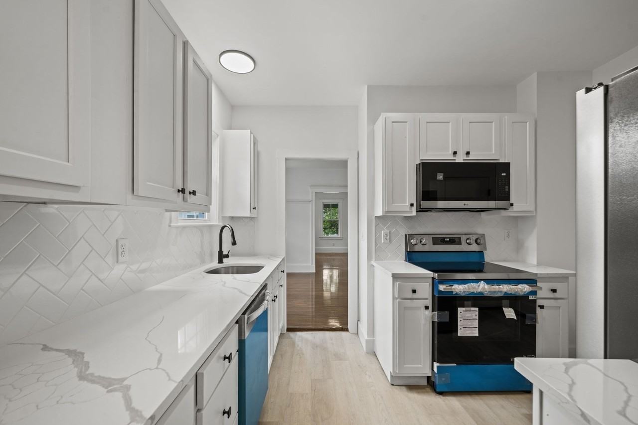 55 Surrey St Unit 1 - Photo 5 of 22