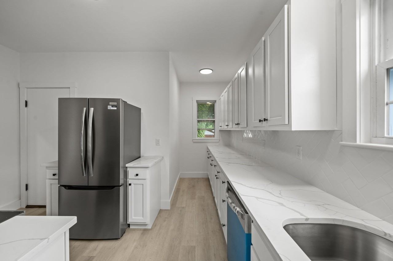 55 Surrey St Unit 1 - Photo 6 of 22