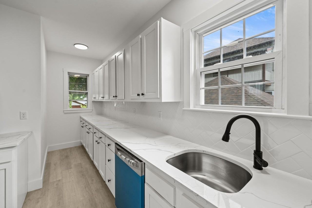 55 Surrey St Unit 1 - Photo 7 of 22