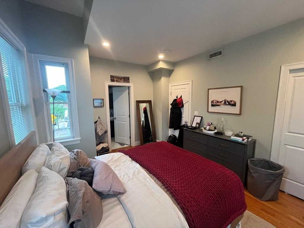 591 E 6th St - Photo 4 of 13