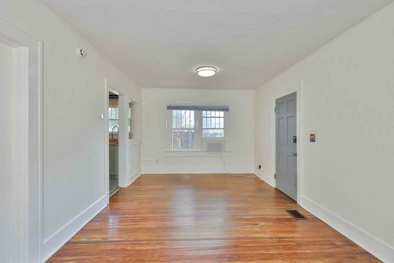 340 Moffett Ct N - Photo 3 of 24