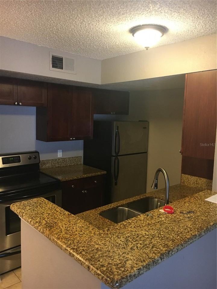 5112 Conroy Rd - Photo 5 of 16
