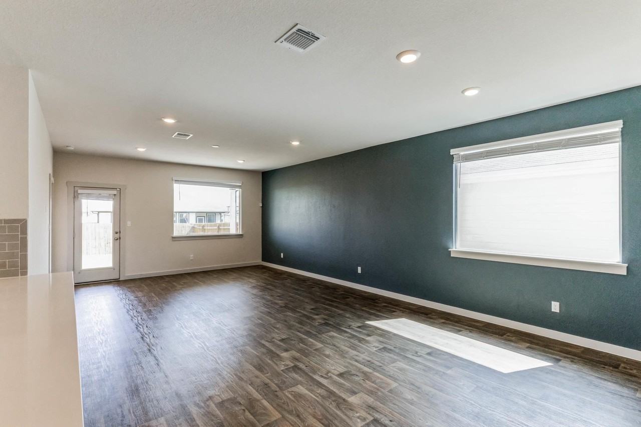 217 Greens Bayou Trl - Photo 7 of 32