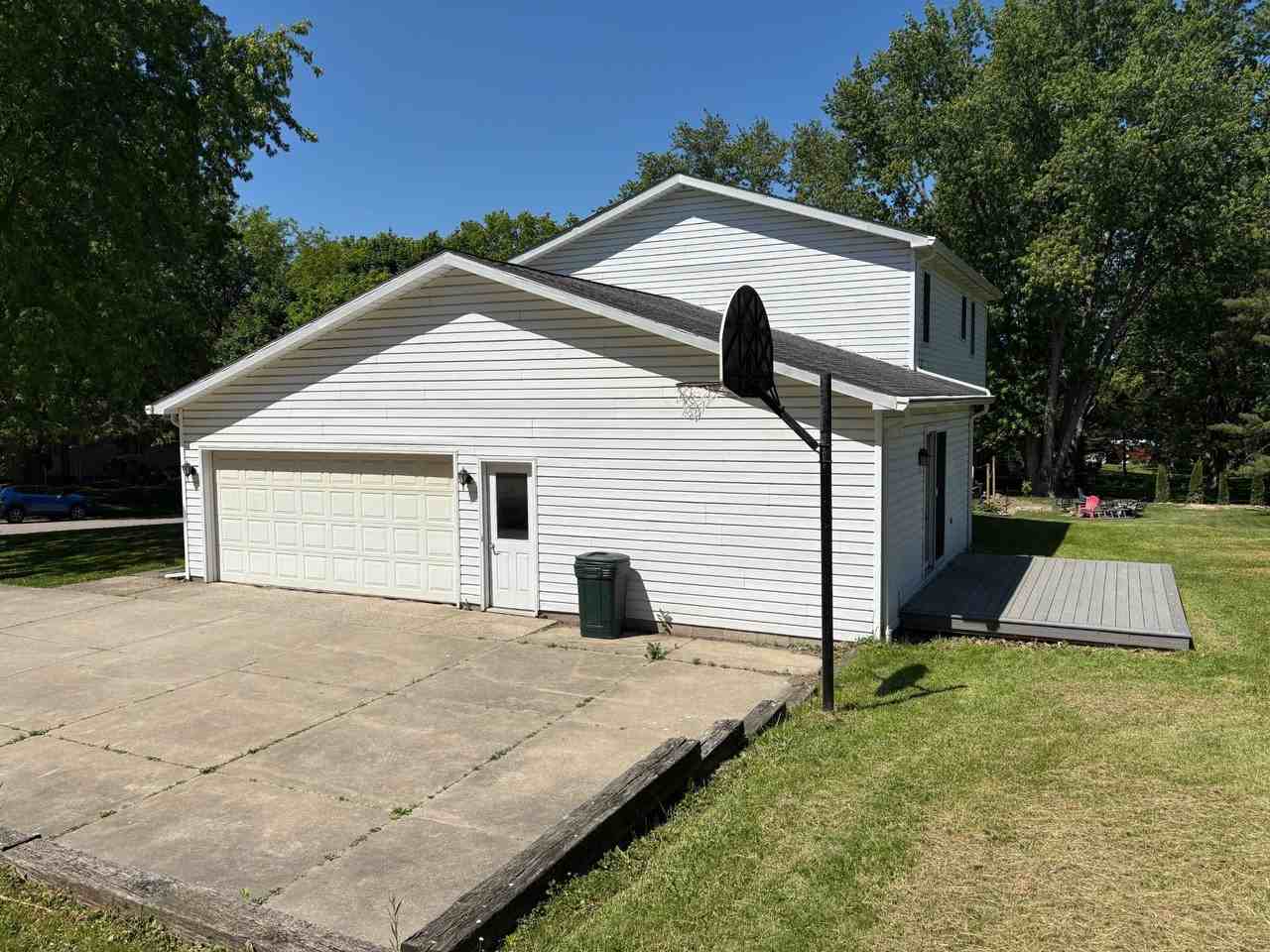 5102 Cindy Ln - Photo 2 of 11