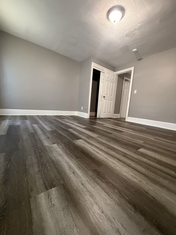 285 Hanover St #1 - Photo 4 of 12