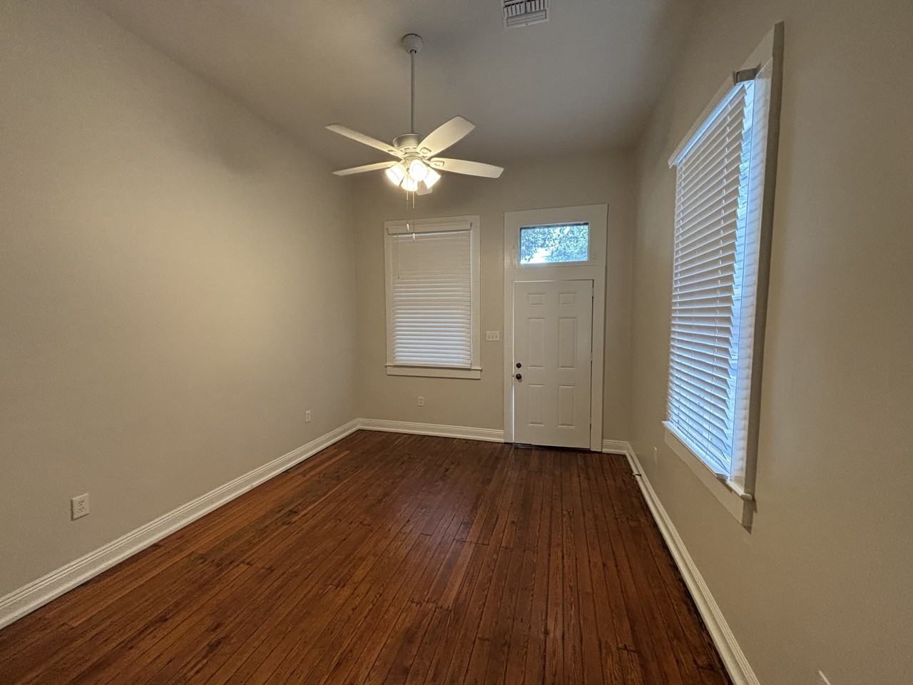 4038 Banks St #4038 - Photo 2 of 9