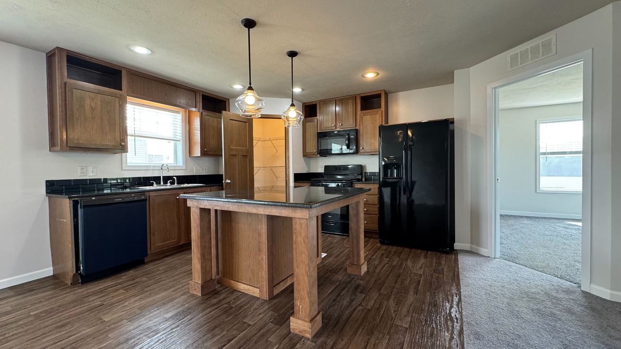 2216 Osprey Pl Nw #470 - Photo 2 of 36