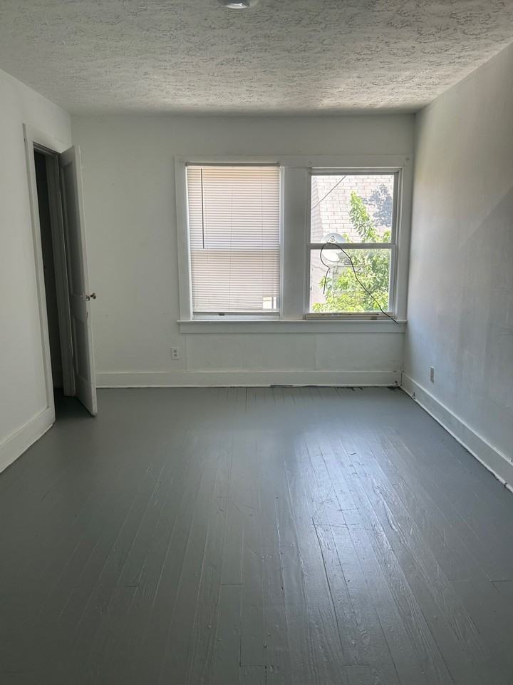 417 W 15th St #1 - Photo 2 of 8