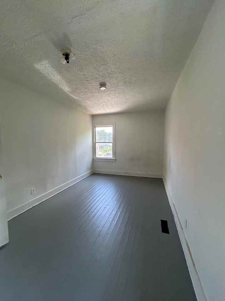 417 W 15th St #1 - Photo 5 of 8