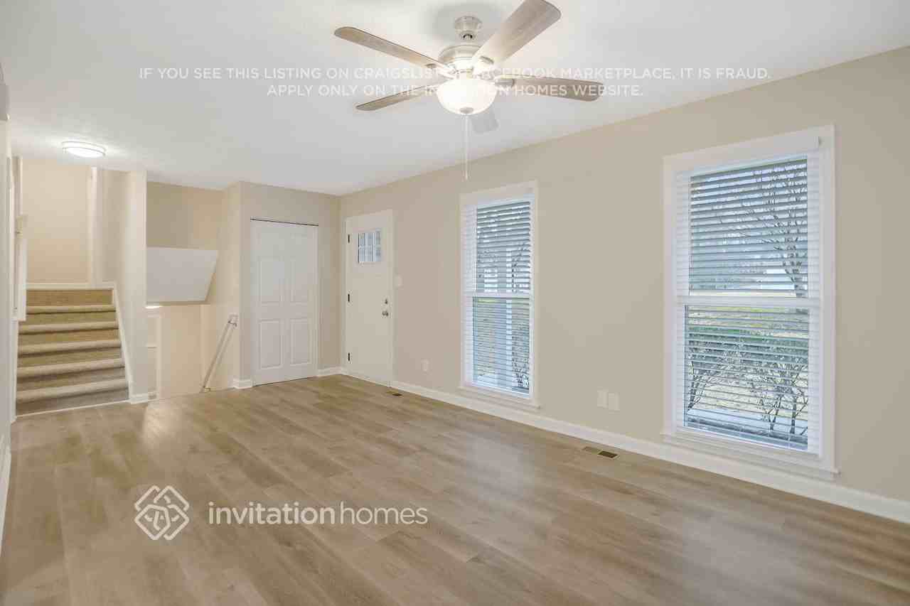 1439 Summit Chase Dr - Photo 5 of 26