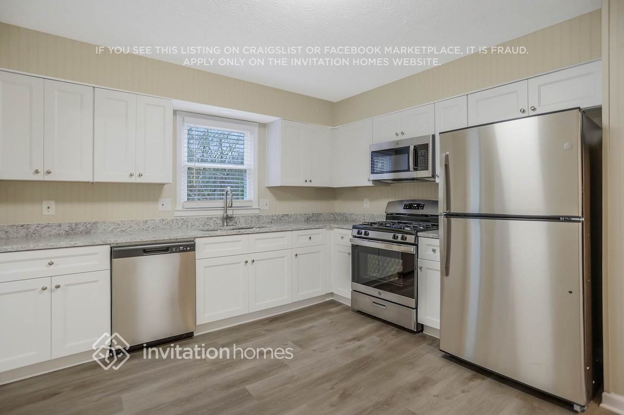1439 Summit Chase Dr - Photo 6 of 26