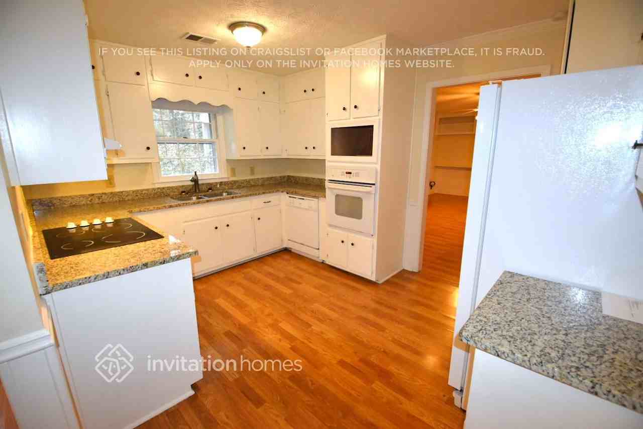 2433 Shipshire Pl - Photo 4 of 12
