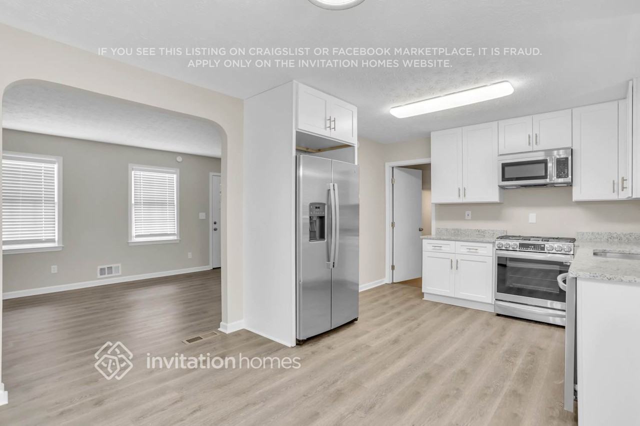 111 Bleeker St - Photo 4 of 25