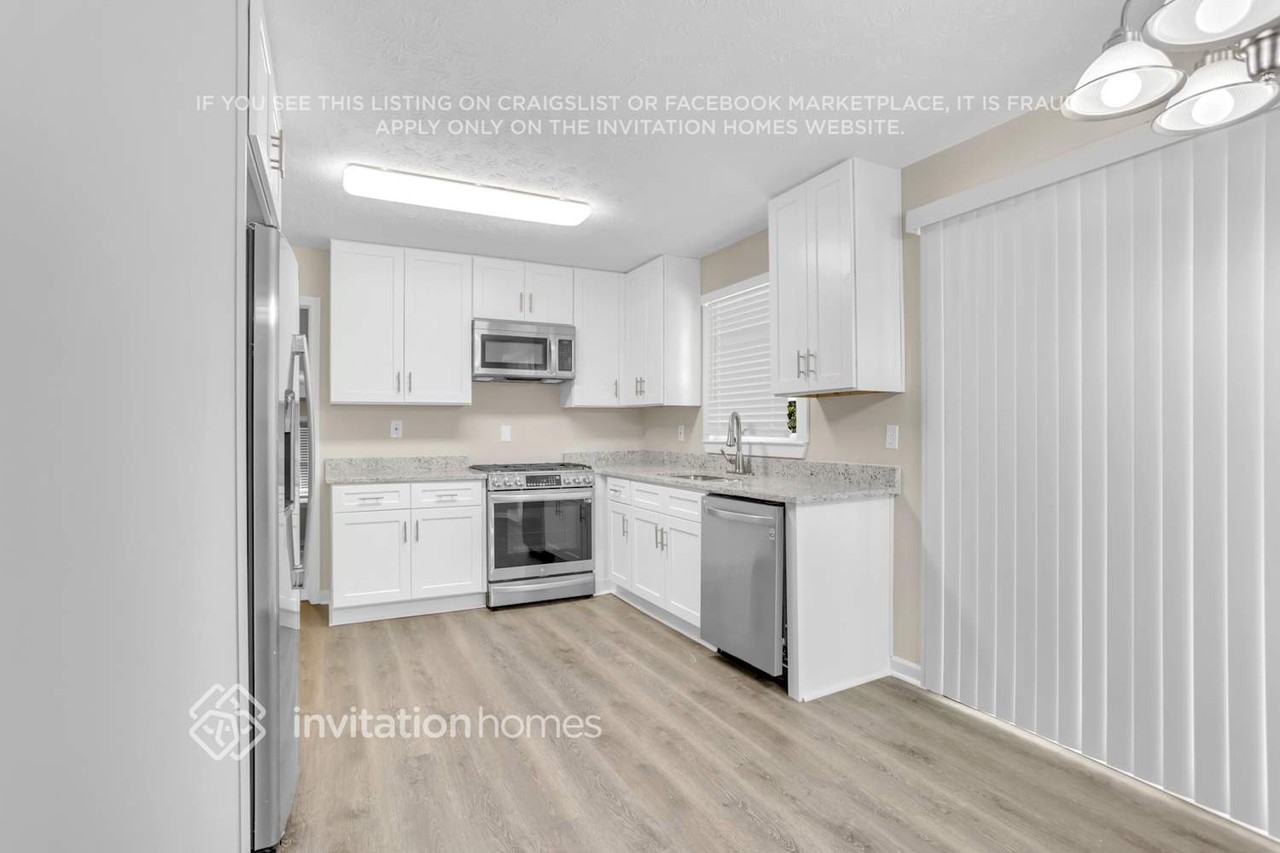 111 Bleeker St - Photo 5 of 25
