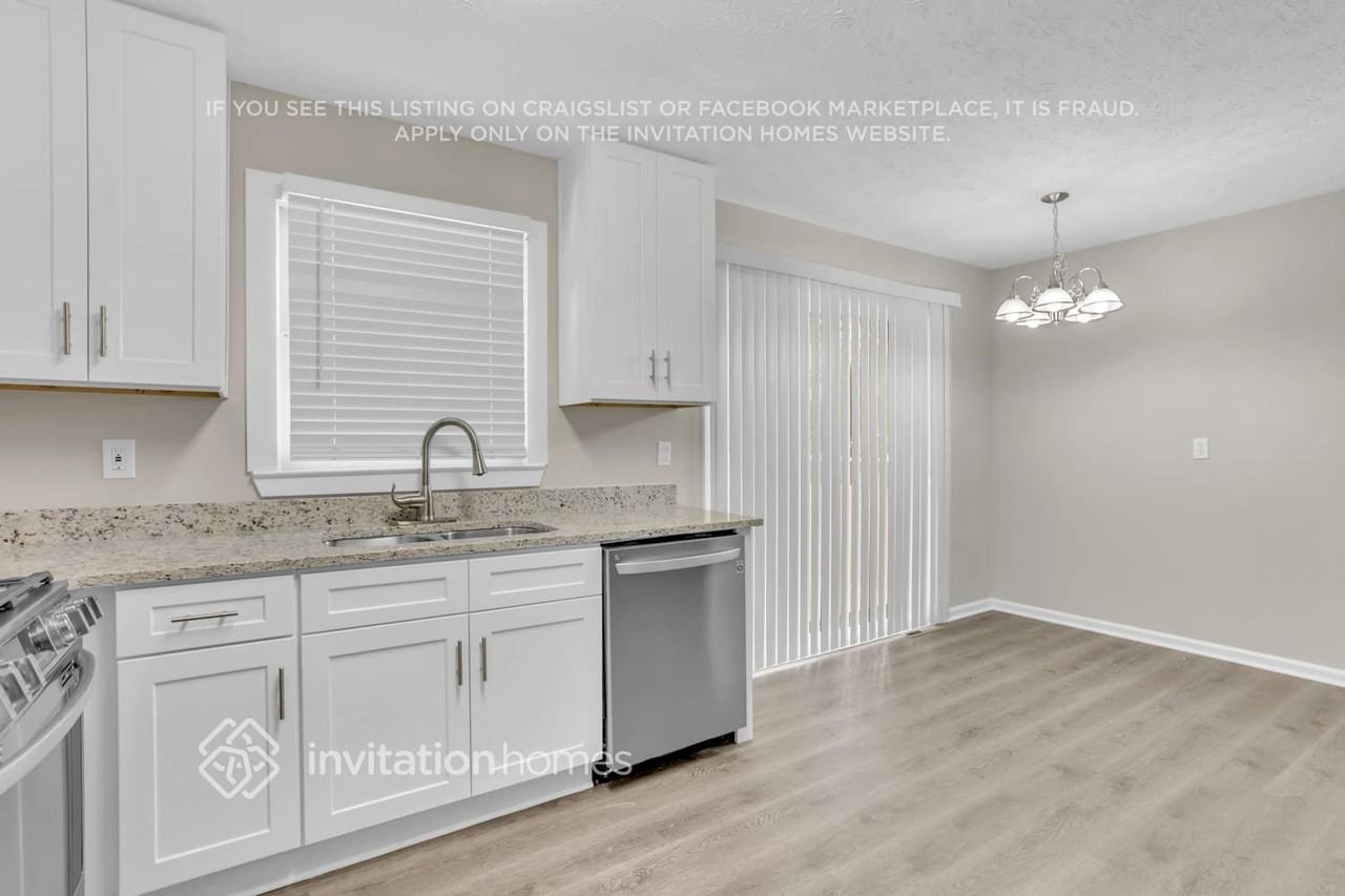 111 Bleeker St - Photo 7 of 25