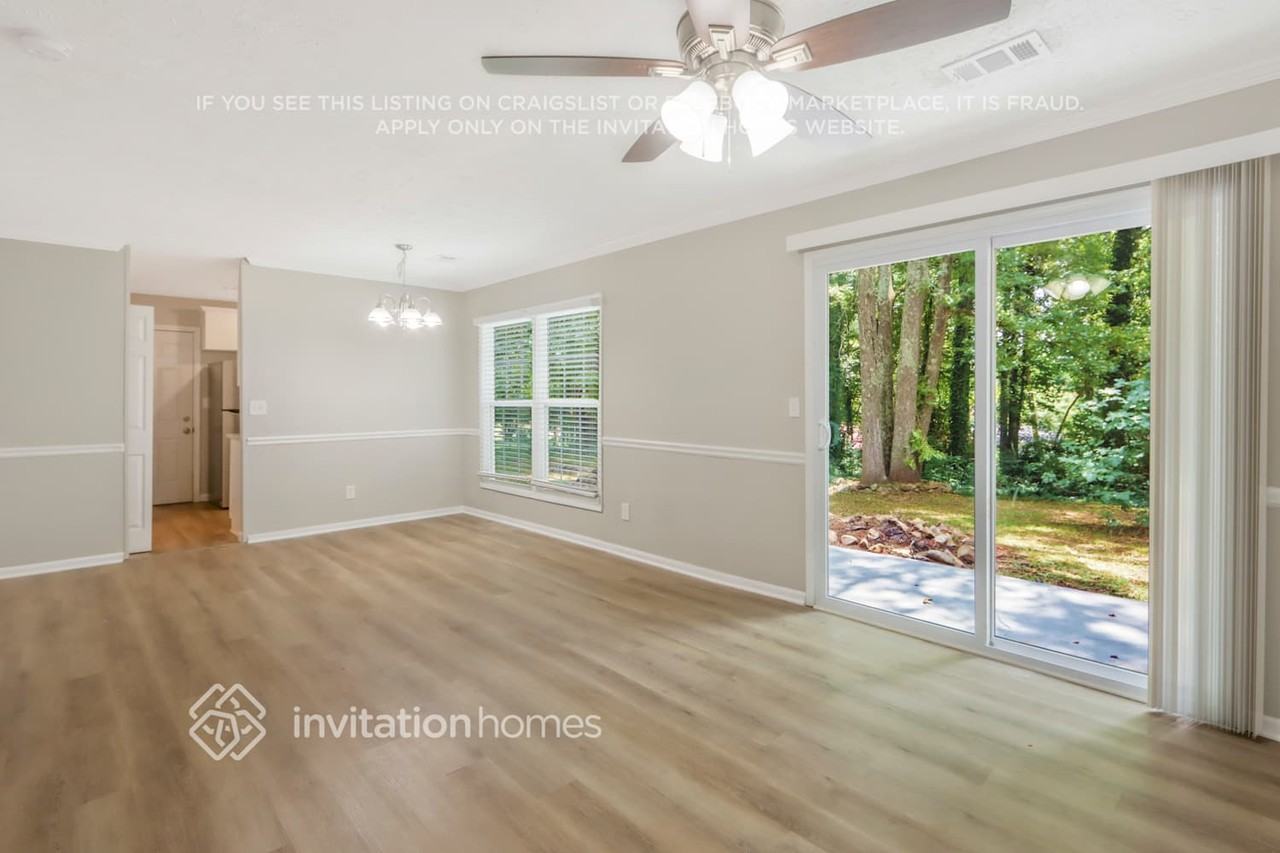 921 Dawn Ct Se - Photo 5 of 28