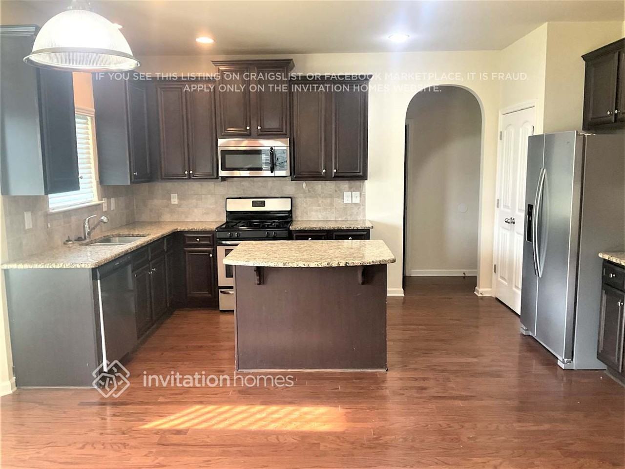 653 Ocean Ave - Photo 3 of 9