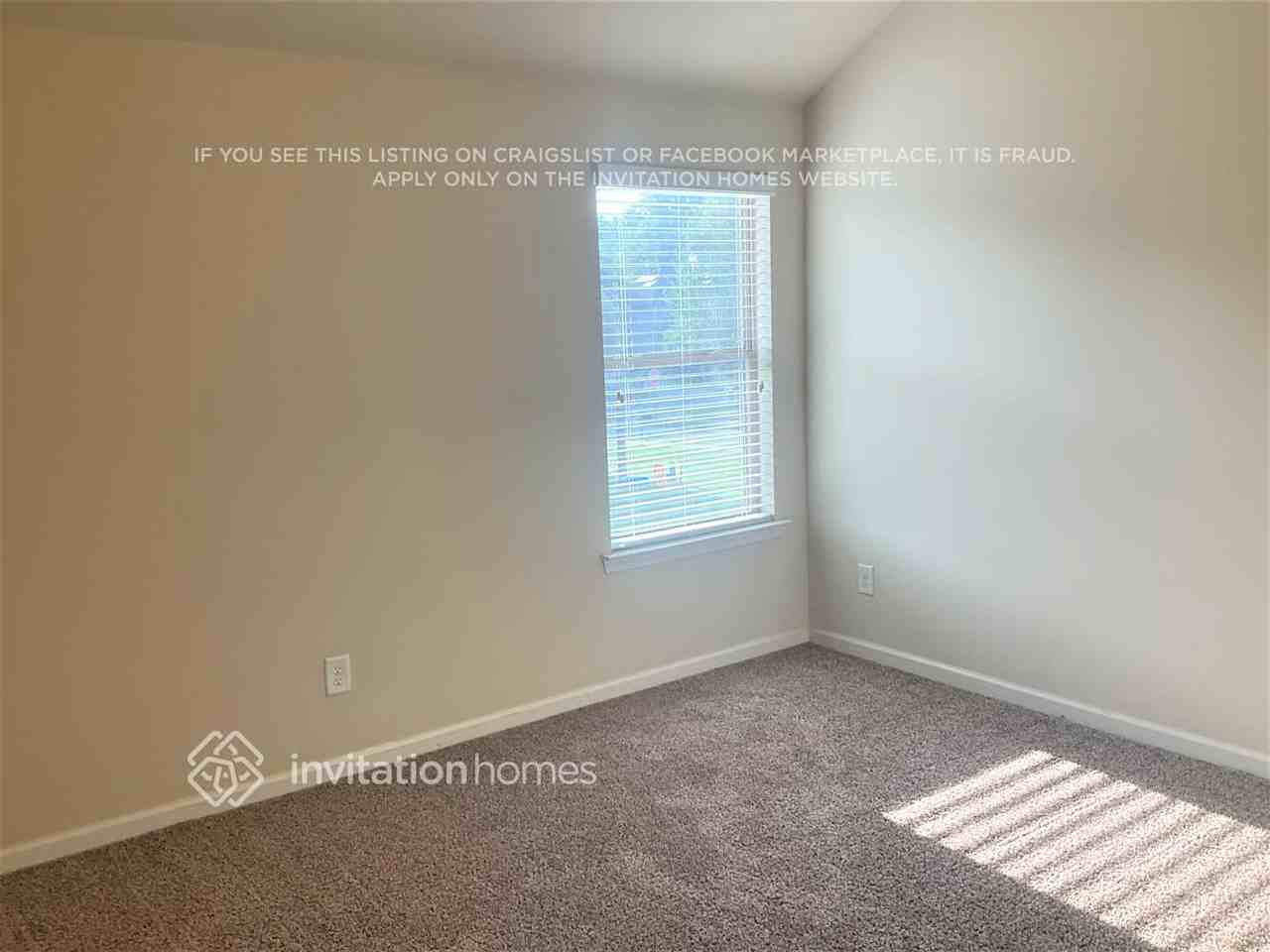 653 Ocean Ave - Photo 7 of 9