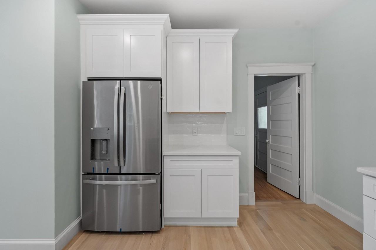 61 Warren St #2 - Photo 3 of 46
