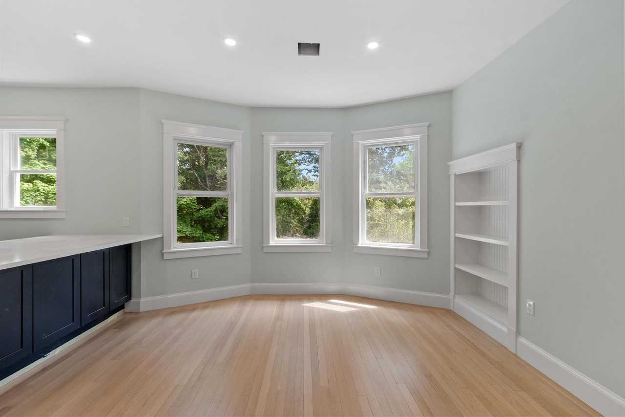 61 Warren St #2 - Photo 4 of 46