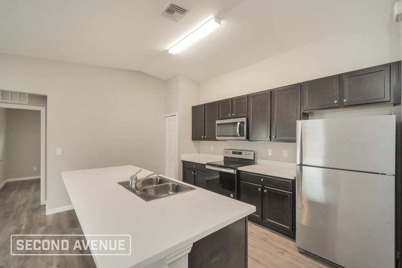 1150 Nw 19th Pl - Photo 5 of 28