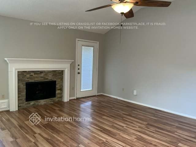 2110 Castle Dr - Photo 3 of 20