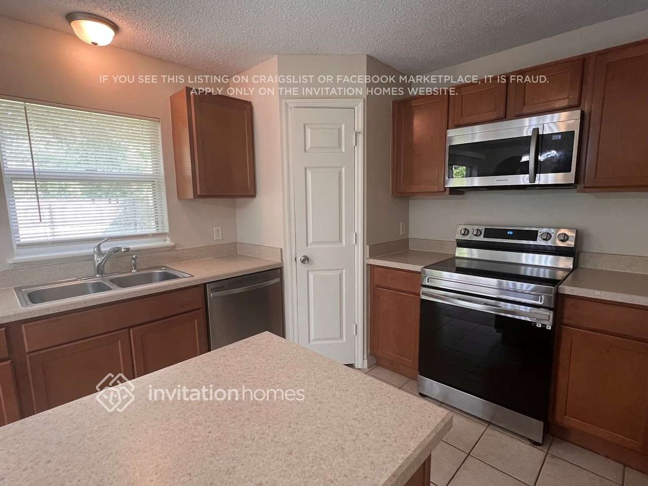 14715 Tully Woods Ct - Photo 5 of 16