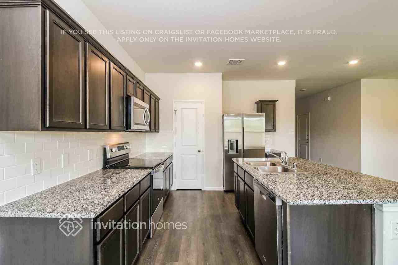 3124 Glazner Dr - Photo 5 of 15