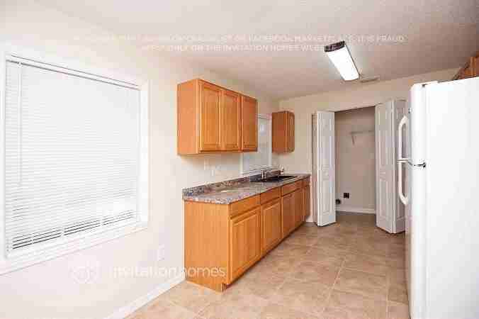 1240 W 3rd St - Photo 4 of 10