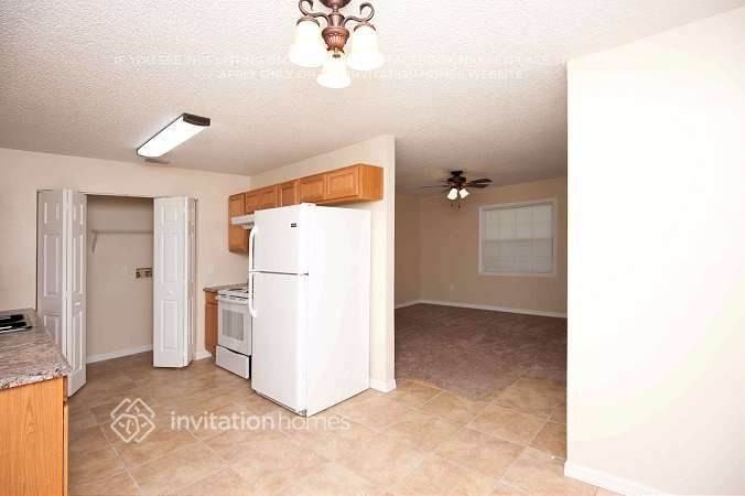 1240 W 3rd St - Photo 5 of 10