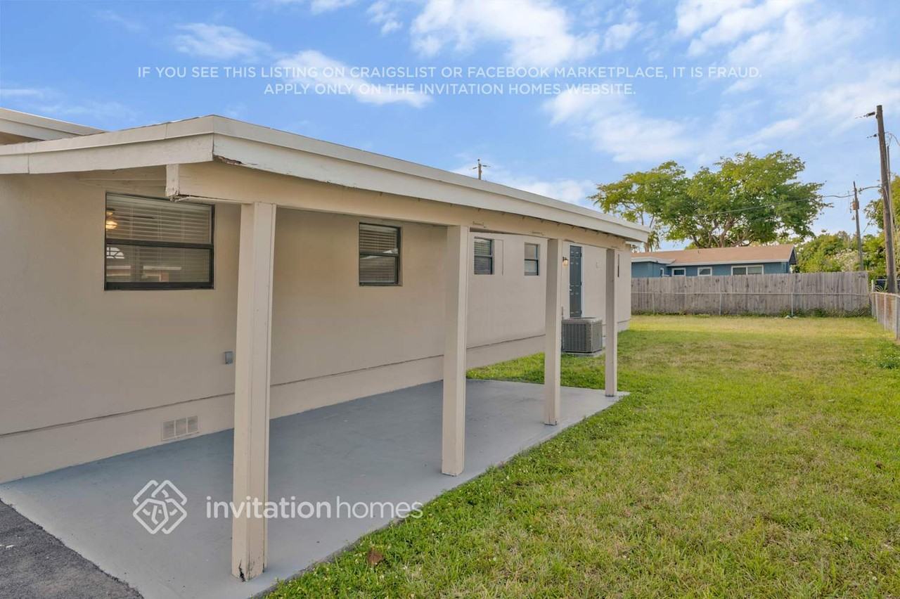2751 Nw 23rd St - Photo 4 of 27