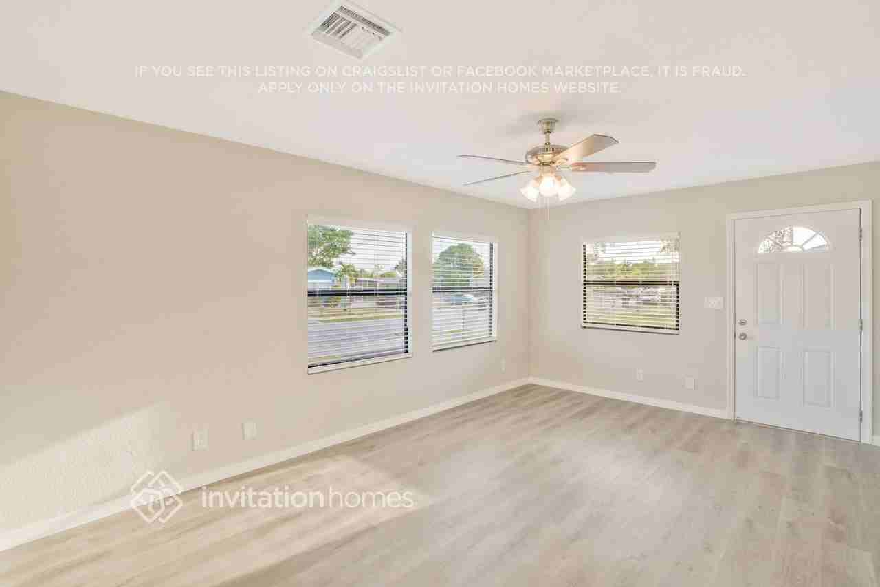 2751 Nw 23rd St - Photo 6 of 27