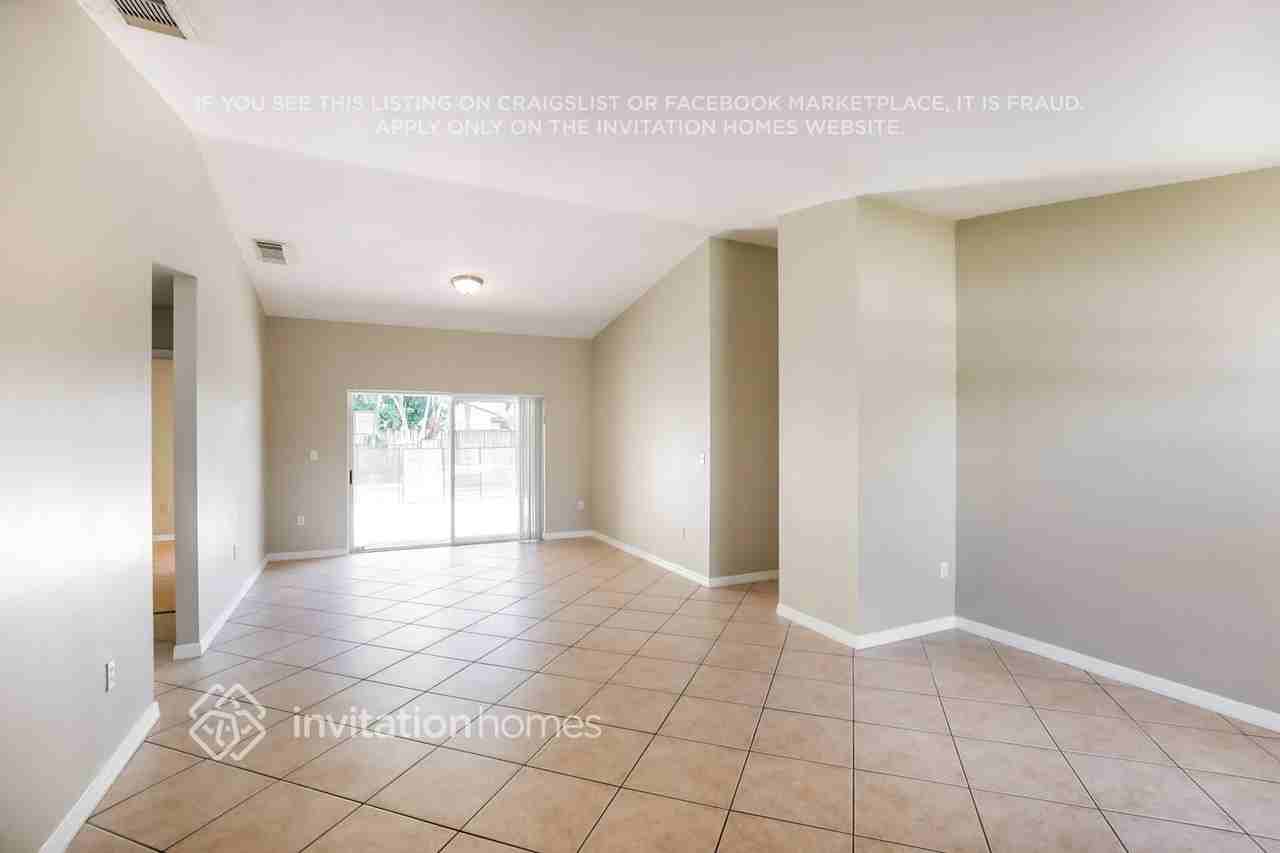 18015 Sw 154th Pl - Photo 4 of 17