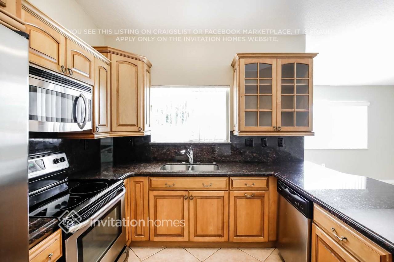 18015 Sw 154th Pl - Photo 5 of 17