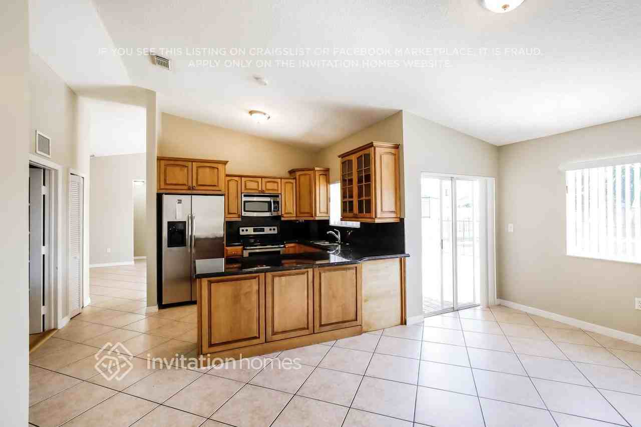 18015 Sw 154th Pl - Photo 6 of 17