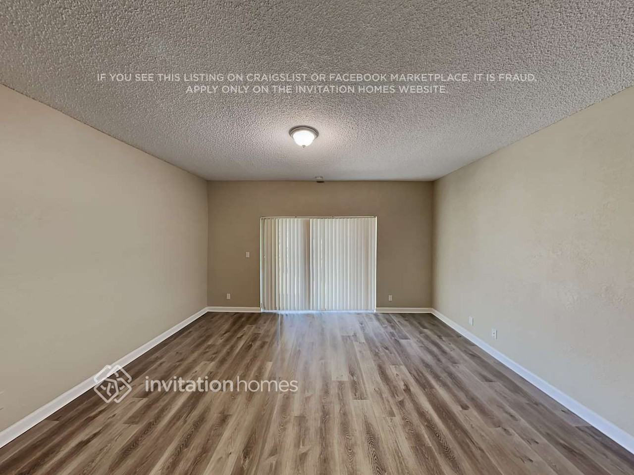 8041 Buttonwood Cir - Photo 3 of 18
