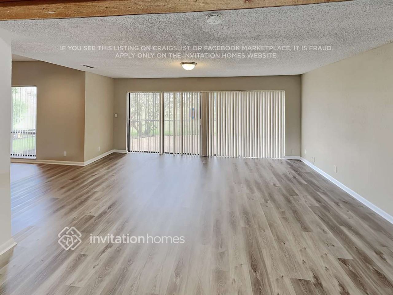8041 Buttonwood Cir - Photo 4 of 18