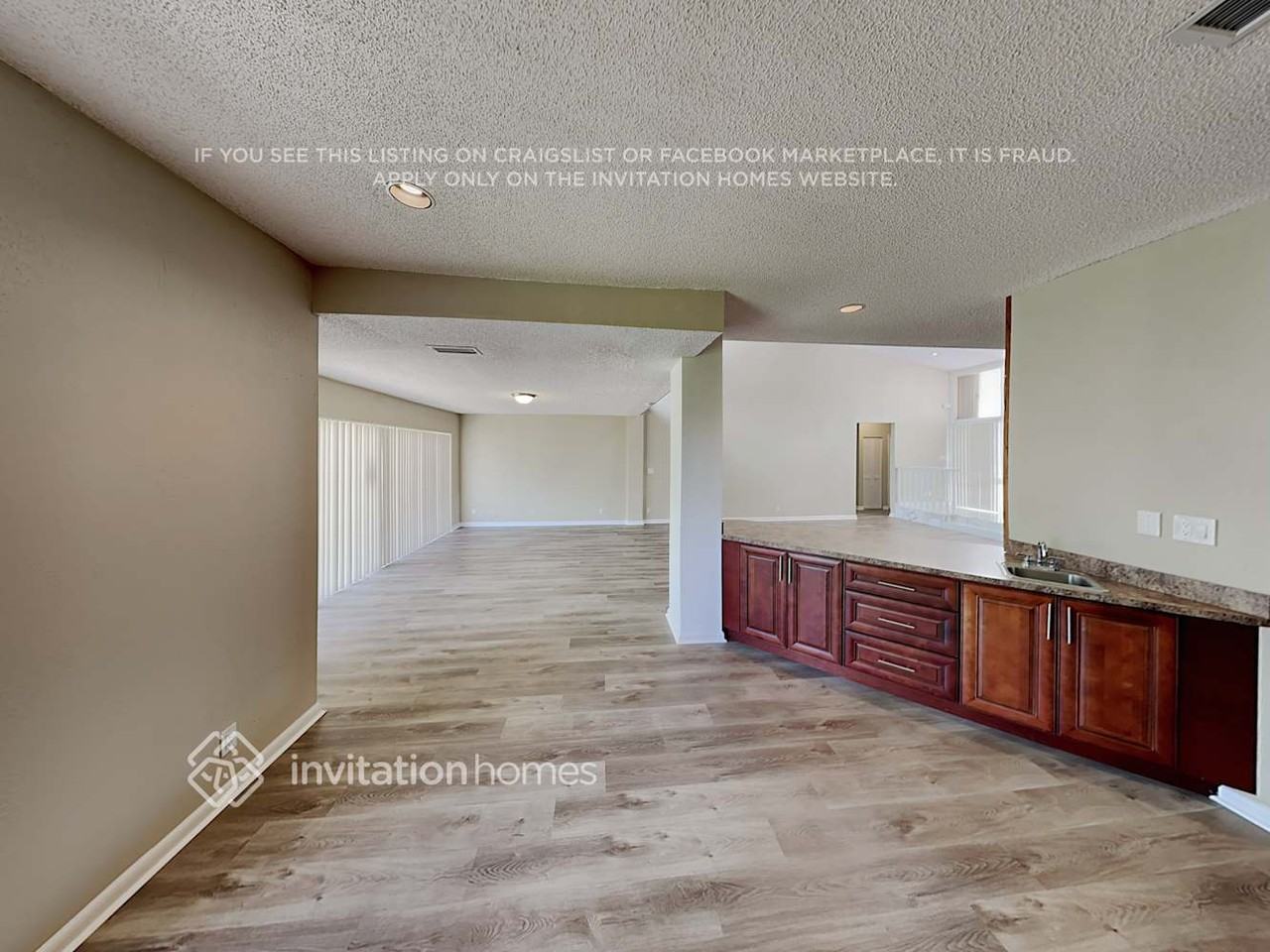 8041 Buttonwood Cir - Photo 5 of 18